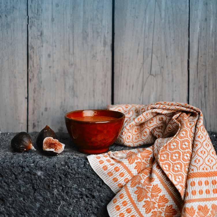 CHIC! GAZPACHO DI FICHI Arrendevoli e dolci i fichi si prestano particolarmente bene a essere aggiunti a un gazpacho. Non preoccupatevi dei semi.