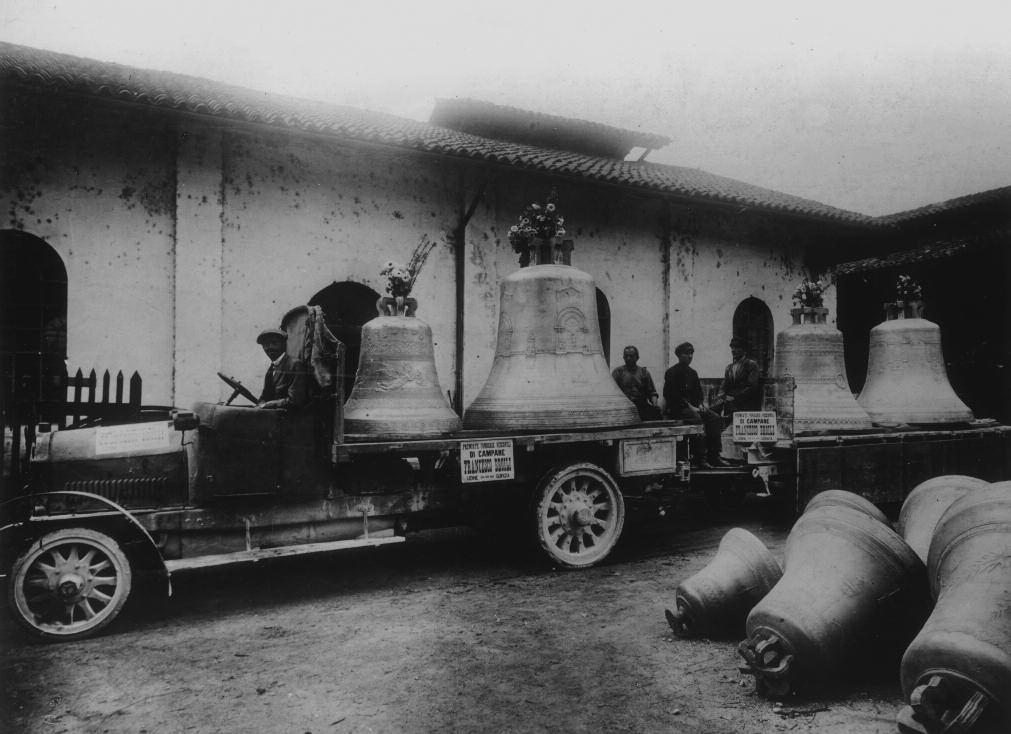 Il trasporto delle 4 campane del Santuario di Monte Santo, fuse