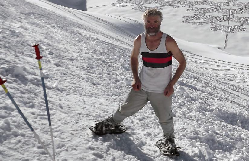 LA STRADA SULLA NEVE Simon Beck ha passato l ultimo decennio decorando le Alpi con disegni matematici di sorprendente bellezza, correndo e scivolando sulla neve fresca.