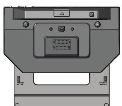 2 Tenere il dock per scrivania DisplayPort Latitude Rugged contro il desktop e, tirando dall'apertura centrale, far scorrere il cassetto con i