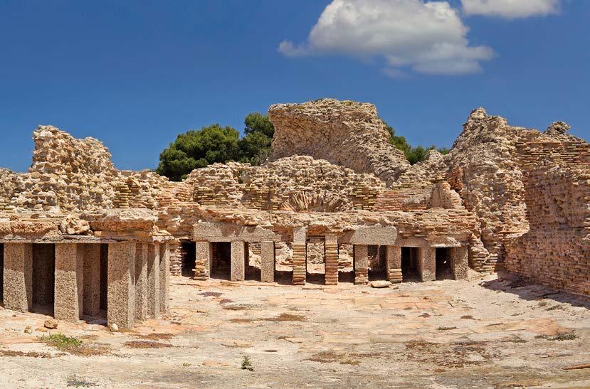 SARDEGNA TRAVEL Destinace Jih Skutečná krása jižní Sardinie tkví v jejím pobřeží: dlouhé snové pláže a moře, které připomíná samotný tropický ráj.