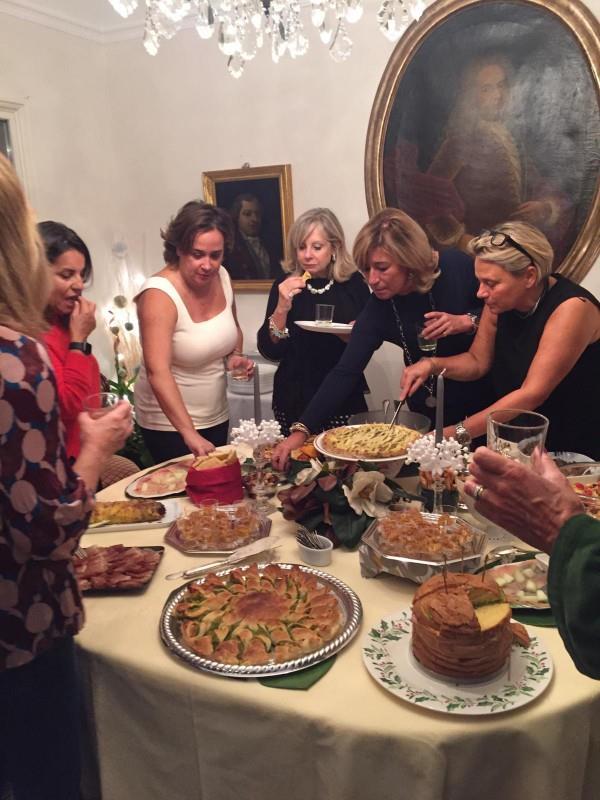 Un iniziativa che si ripete con grande incontro delle socie, Maria Francesca eccellente padrona di casa cucina tutto con amore, passione e oculatezza