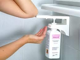 NORME GENERALI 2 Risciacquare abbondantemente ( per ridurre i residui di sapone che, a lungo termine, possono danneggiare la cute delle mani ) Asciugare con accuratezza: l