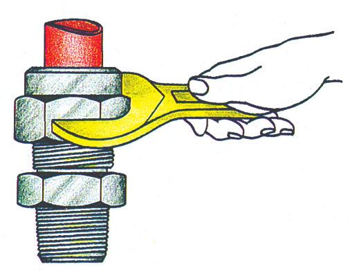 5 Stringere il dado (1 giro e 1/4 o 1/2) ponendo, se necessario, dei punti di riferimento.