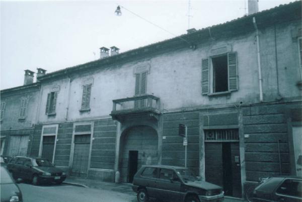 Casa Via Antonio Gramsci 76 - complesso Casalpusterlengo (LO) Link risorsa: http://www.lombardiabeniculturali.