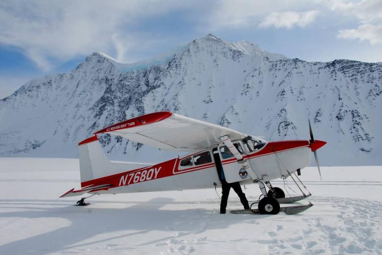 E arrivato Mike con il suo Cessna per riportarci a valle Tornati ad Anchorage, prima di riprendere
