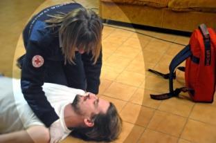 A B C D BASIC LIFE SUPPORT & DEFIBRILLATION Nella rianimazione cardiopolmonare ogni