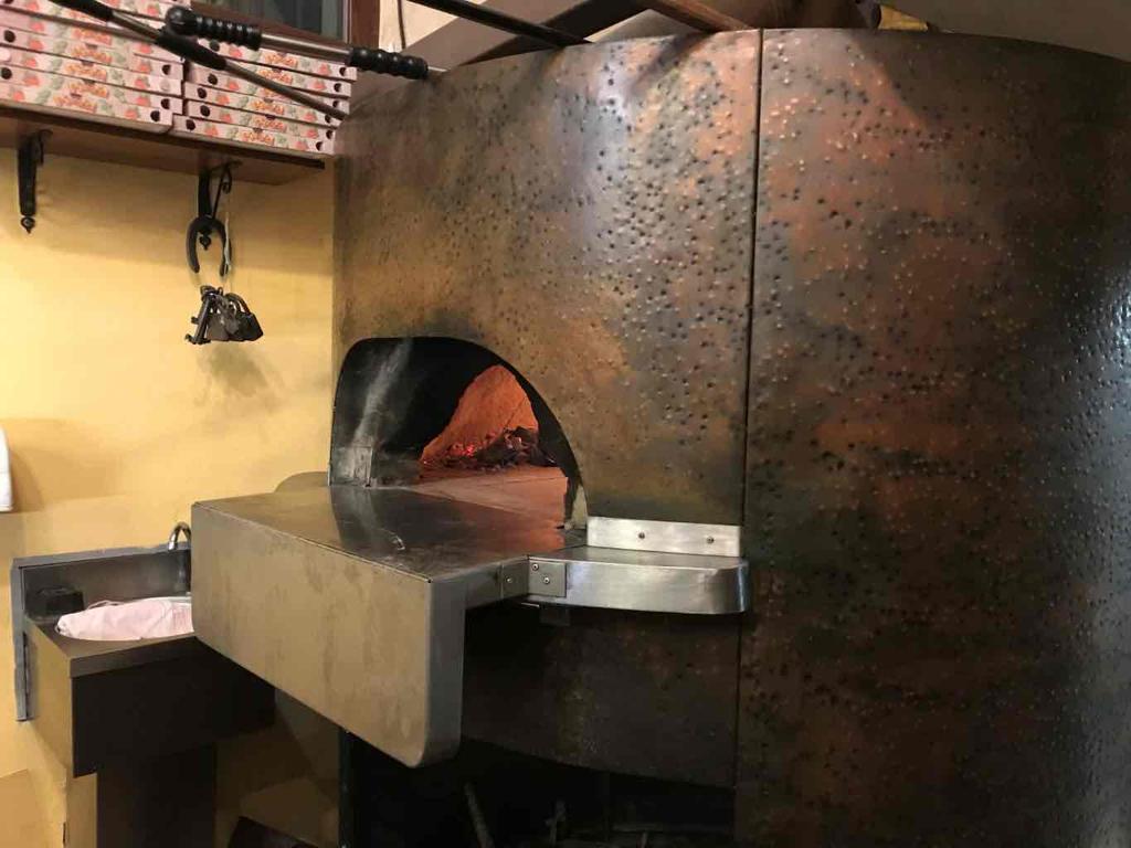 IL FORNO A LEGNA LA