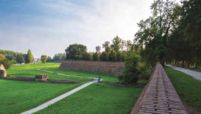 Si raggiungerà poi il cuore della città per visitare i siti più rappresentativi della Ferrara medievale: il Duomo e il Palazzo Ducale.