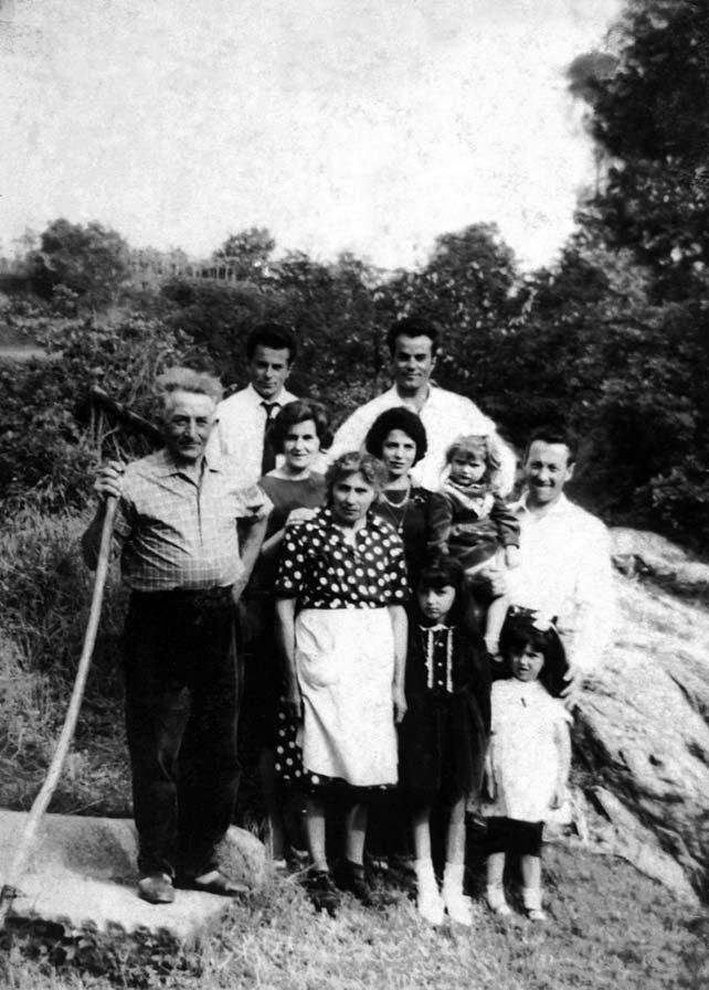 29. Famiglia dell elvese BAUMA Caterina (Catlinin d Bauma) (1904-1980) di L Iscla; il marito originario di Busca PEROTTINO Giuseppe (Jusèp dal