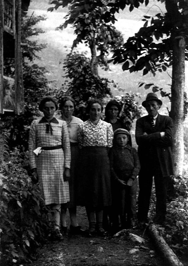 48. Famiglia di RAINA Bernardo (Nin d Dotet o Nin d Dòt) (1893-1965) di Metz dal Champ - Quiòs Sobiran; la moglie CLARO Margherita (Tin d Joan