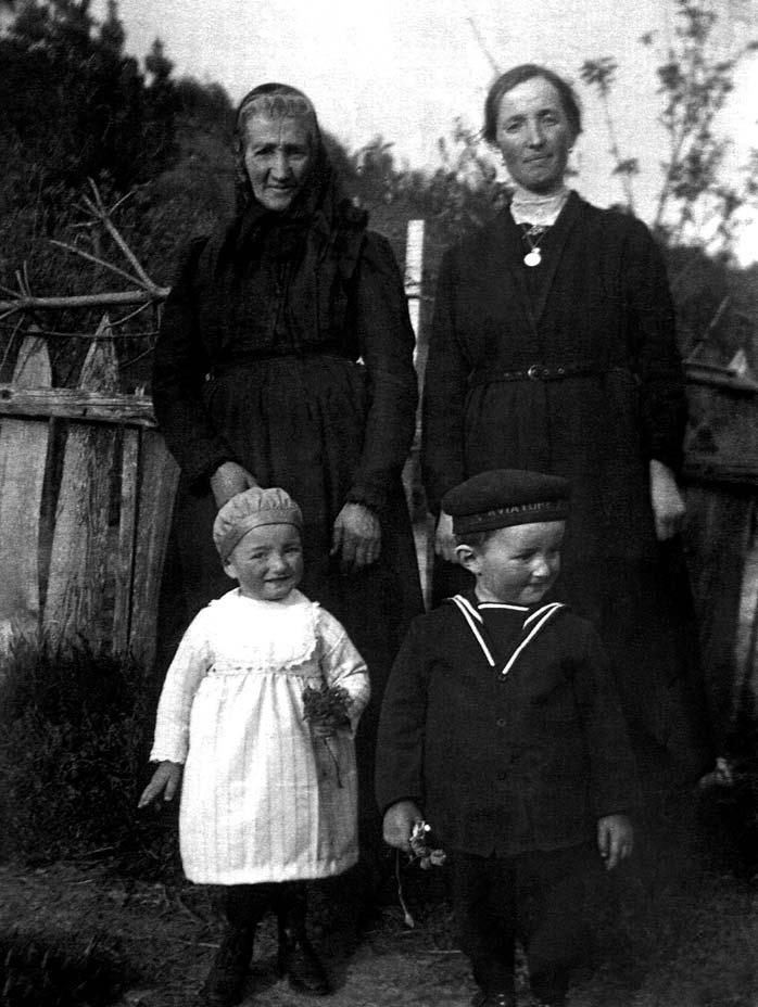 70. DAO CASTELLANA Giovanna Maria (1899-1942) di Castes con i figli gemelli: Giovanni Pietro