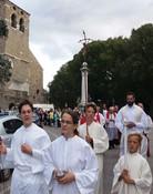 Indubbiamente, quella mattina di lunedì 5 settembre, nel vedere i camion della Brigata Julia e i militari che iniziavano a montare le tende, molti passanti si saranno fatti innumerevoli