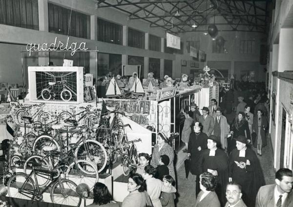 Fiera di Milano - Campionaria 1950 - Padiglione del giocattolo - Interno Publifoto Link risorsa: http://www.lombardiabeniculturali.