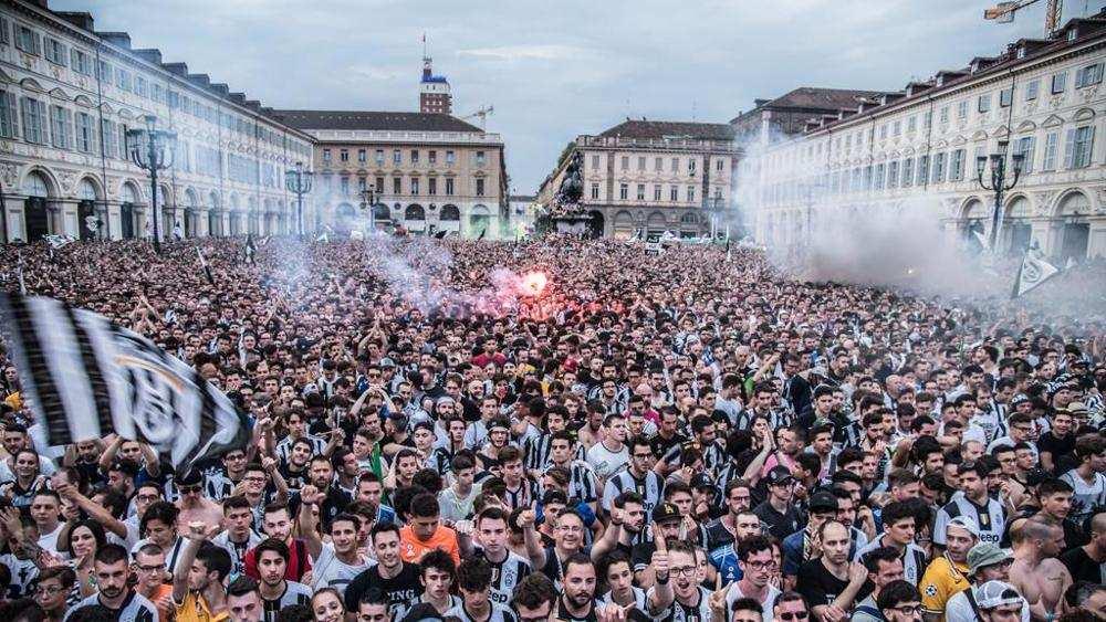 220.000 persone Nessun ferito 40.