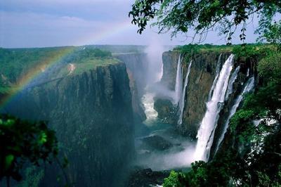 Zimbabwe. Victoria Falls è conosciuta come la più grande cortina di acqua caduta nel mondo.