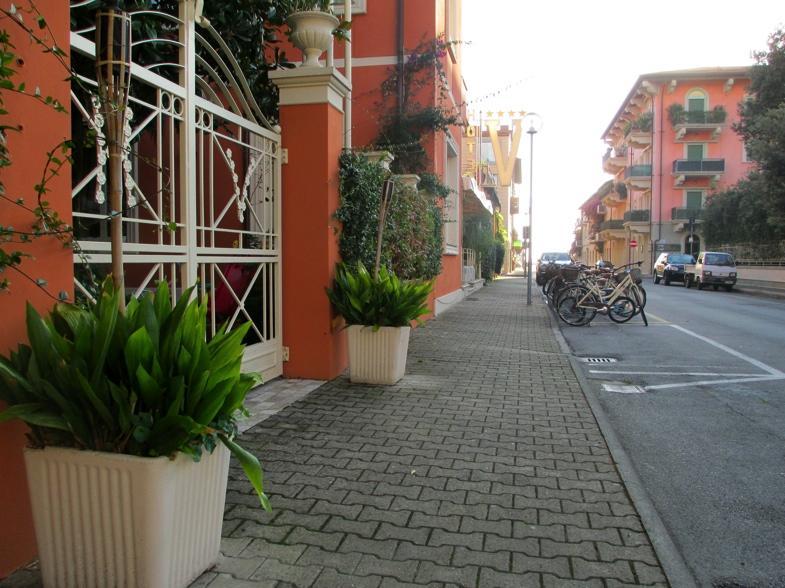 ARRIVO ALLA STRUTTURA Forte dei Marmi, stazione climatico-balneare, è uno dei centri turistici più importanti della