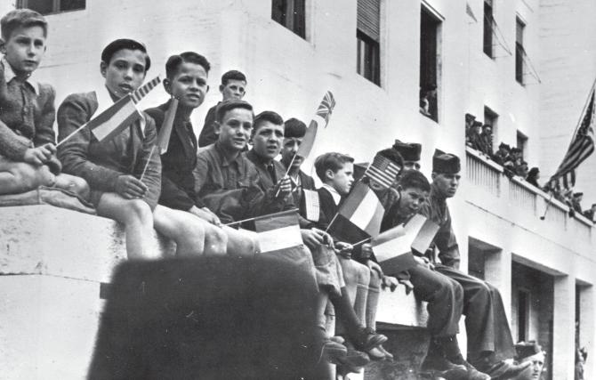 Parata alleata in via Roma in occasione dell Army day (6 aprile 1946).