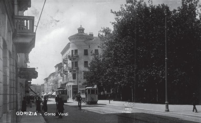 Il Trgovski dom in una cartolina d inizio Novecento.