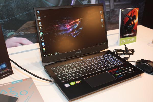 Come vi avevamo anticipato diversi mesi fa, Gigabyte ha aggiornato il suo gaming notebook Aorus 15 con piattaforma Intel Coffee Lake di nona generazione, grafica Nvidia GeForce RTX della serie 20 e