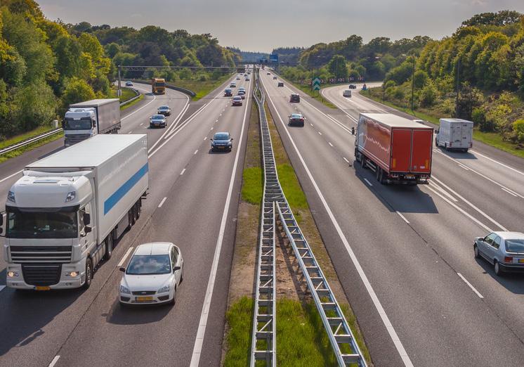 6 IL TRAFFICO SU GOMMA Autostrade 42.000 Veicoli leggeri, milioni di passeggeri-km dati grezzi 40.0 0 0 38.0 0 0 36.0 0 0 34.0 0 0 32.0 0 0 30.0 0 0 28.0 0 0 26.0 00 24.0 0 0 22.0 0 0 5.