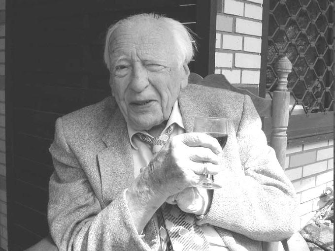 «IL LINGUAGGIO E DIALOGO» (Gadamer 1992/2005, 117) ogni singola parola detta è virtualmente aperta al non-detto, a ciò che potrei dire o l altro dice o l altro potrebbe dire; Ogni enunciato è una