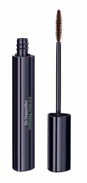 Occhi Occhi 01 black 01 black 02 brown 02 brown 03 blue 03 plum Defining Mascara Mascara Definizione La forza dello sguardo: questo Mascara avvolge e definisce le ciglia singolarmente per uno sguardo