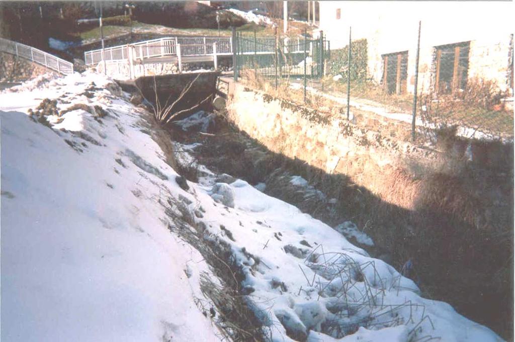 Foto 1 - Corso d acqua nei pressi della chiesa