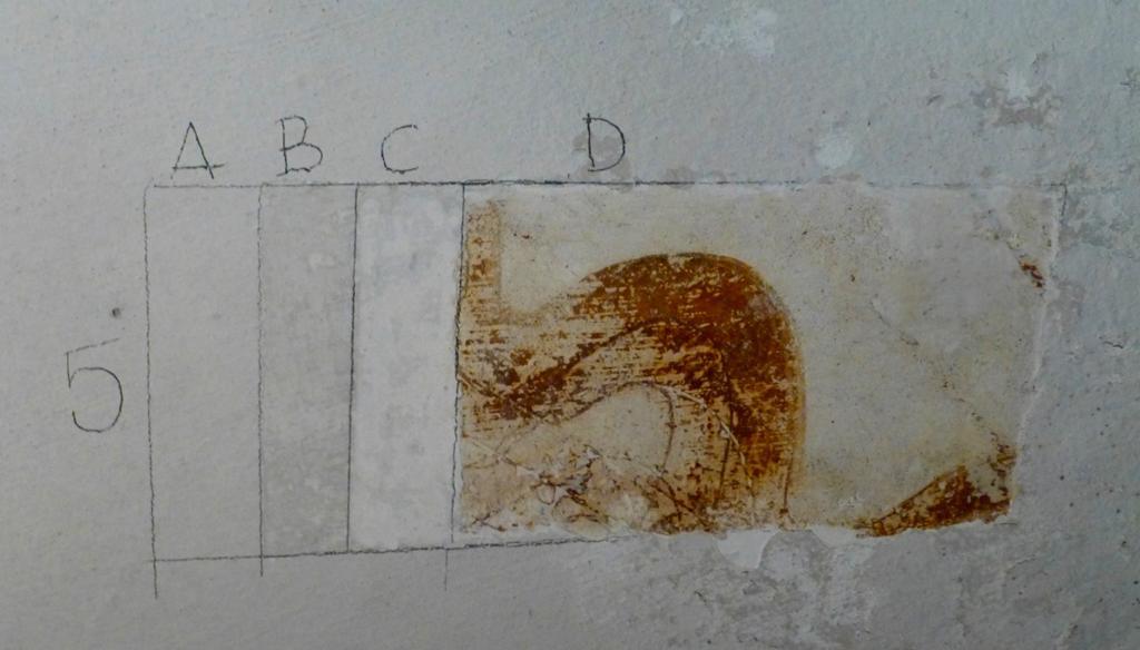 Supporto murario. Stratigrafia n. 5 A. Colore a base di calce B.