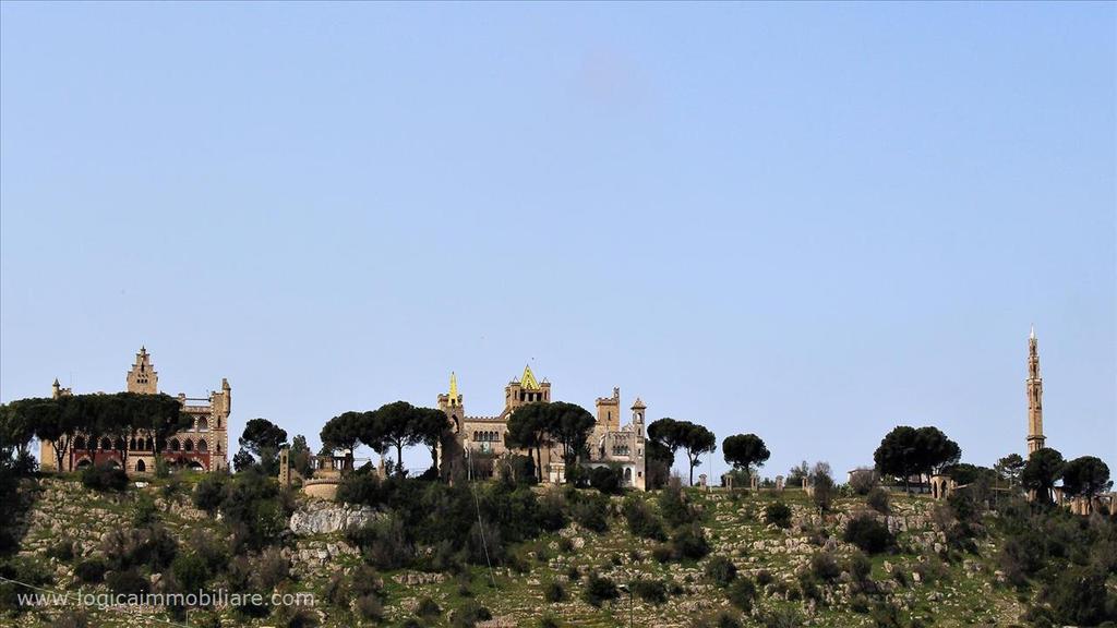 terza, anch'esse realizzate con uno stile medievale in