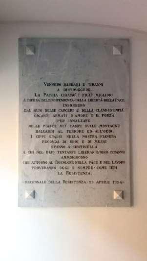 In Ricordo delle Vittime dell'eccidio di Trattasi di una lapide in marmo bianco con incisioni ed epigrafe in incavo. La lapide è stata scoperta il 25 aprile 1954.