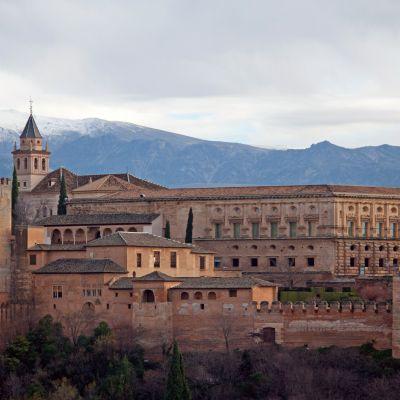 Viaggio in Andalusia animato da don Giuseppe Ferretti Proponiamo un itinerario di viaggio per scoprire le meraviglie della Valle del Guadalquivir da Siviglia a Cordoba dirigendosi verso Granada.