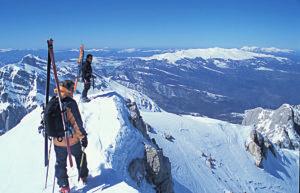 Ad un altezza di 1250 metri sugli Altopiani Maggiori, il comprensorio di Roccaraso dove nel 1937 fu inaugurato il primo impianto italiano di risalita dopo Cortina d Ampezzo