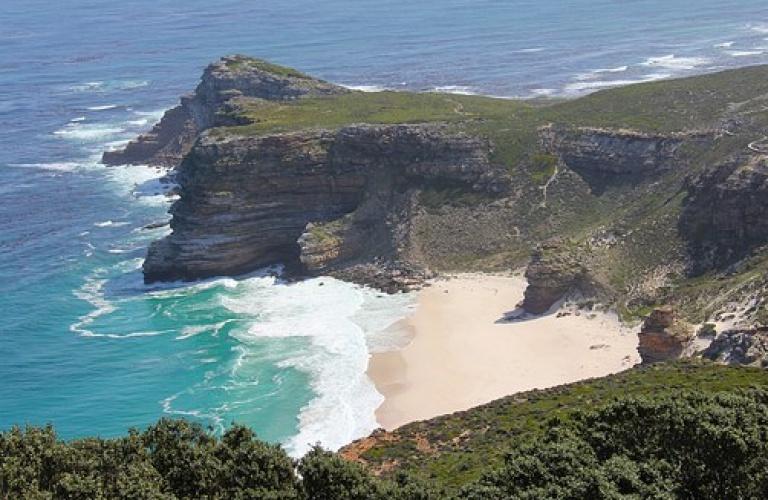 Percorreremo la costa atlantica, passando per la cittadina di Hout Bay e per il Chapmans