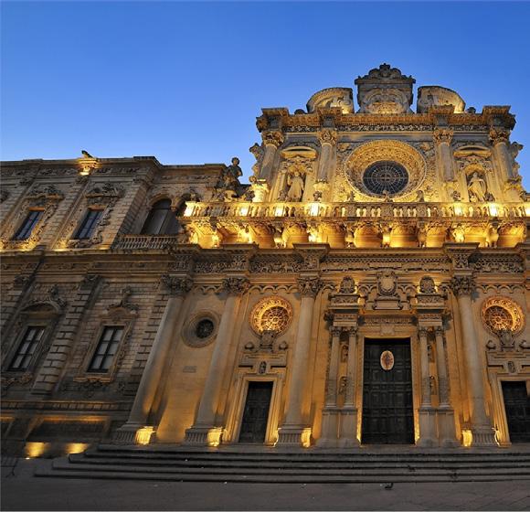 Soprannominata la Firenze del Sud, Lecce è il capoluogo del Salento.