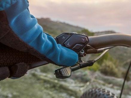 Connected Biking con Compatibile con Kiox Sportivo e connesso Dati Allenamento: Kiox può essere collegato a un cardio- Remote Compact: i tasti consentono di azionare in frequenzimetro tramite BLE