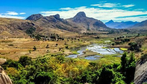 Giorno 6 Antsirabe - Ranomafana Si prosegue per il sud, oggi percorriamo oltre 250 km per arrivare al Parco Nazionale di Ranomafana, una foresta pluviale riconosciuta patrimonio dell Unesco.