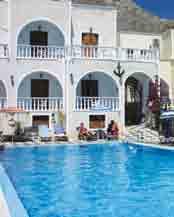 HOTEL BLUE SEA 3 H Kamari / www.sunresorts.gr Posizione: situato nelle vicinanze del centro a 150 m dalla spiaggia.