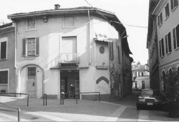 Casa d'abitazione Via Frisi 1 Monza (MB) Link risorsa: http://www.lombardiabeniculturali.