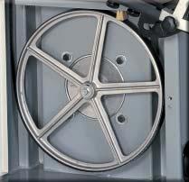 Flywheels in die-cast aluminium covered with rubber (cast iron on request).