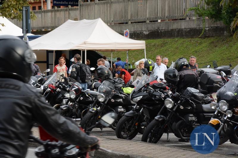 Moto Guzzi: il raduno è iniziato. A Mandello biker da tutta Europa 1 Venerdì pomeriggio è iniziato il weekend del motoraduno Guzzi Già a centinaia a Mandello, moltissimi gli stranieri.