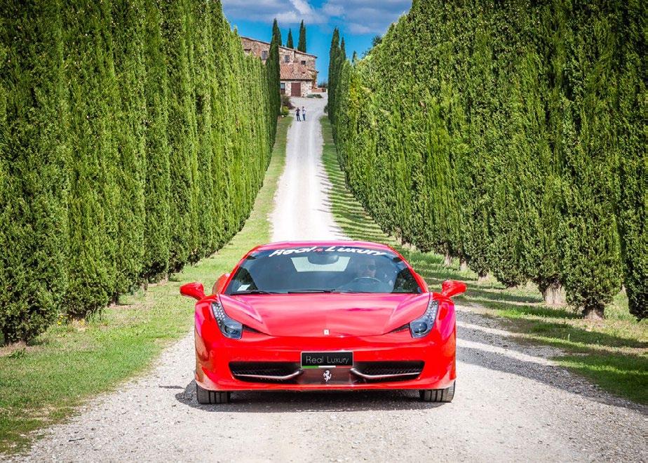 LUXURY EXPERIENCES Giro in Ferrari Abbiamo pensato che il miglior modo di trascorerre la vostra esperienza in Toscana, possa essere alla guida di una Ferrari, sulle colline soleggiate del Chianti.