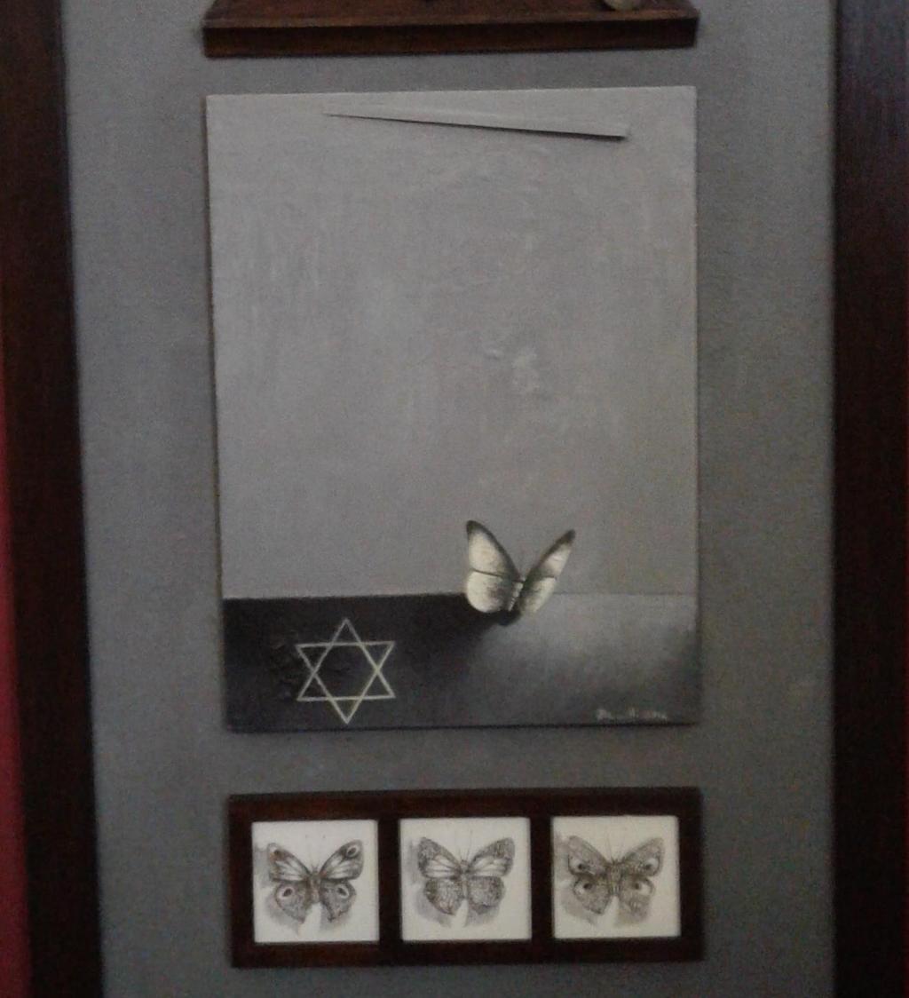 Ci ha colpito un opera in particolare, quella che rappresenta una farfalla che vola via da un muro.