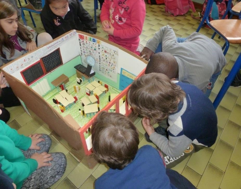 OSSERVANDO IL PLASTICO DELLA NOSTRA CLASSE Le riflessioni dei bambini di seconda A.