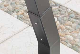 Il modello SL LLUMINIO è un ombrellone decentrato a braccio girevole a 360 con struttura in alluminio verniciato antracite o bianco. ase e componenti vari sono in acciaio zincato e verniciato.