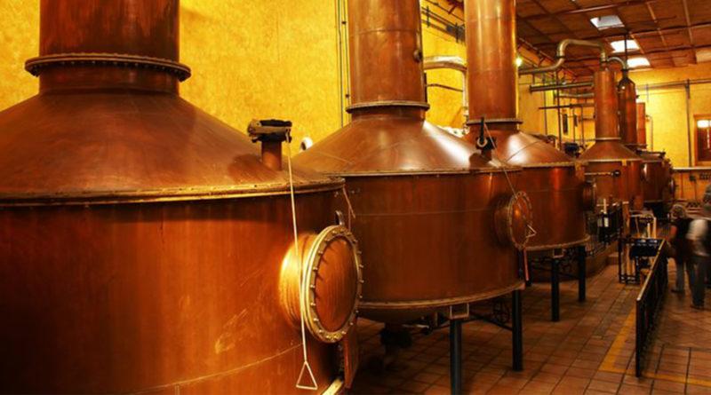 Nel 1753 viene fondata la Antigua Cruz, prima distilleria della storia che verrà chiusa non per suoi demeriti ma per decreto spagnolo nel 1785.