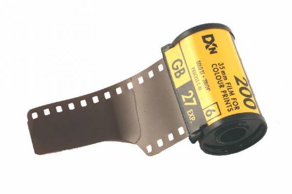 Pellicola in rullino 35mm per stampe a colori Kodak Ltd Link risorsa: http://www.lombardiabeniculturali.