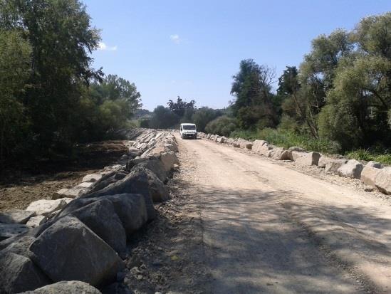 blocchi di trachite e calcare Geotessile Argine