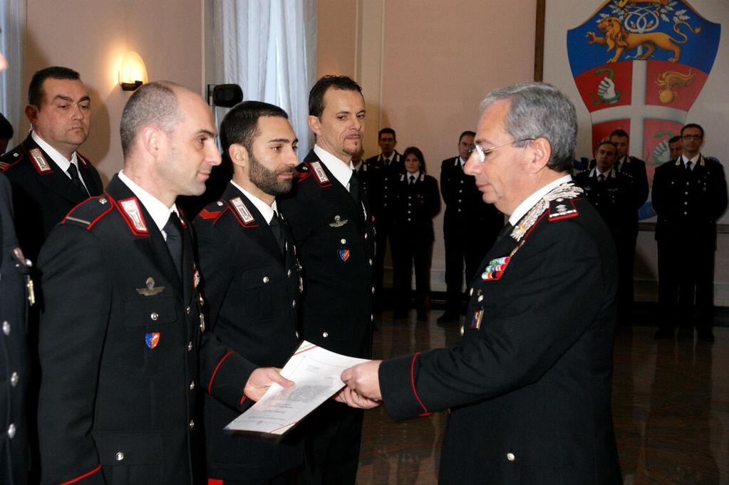 Comando Provinciale Carabinieri Bari BARI, IL GENERALE DI DIVISIONE ALDO VISONE CONSEGNA ATTESTAZIONI DI MERITO E RICONOSCIMENTI.