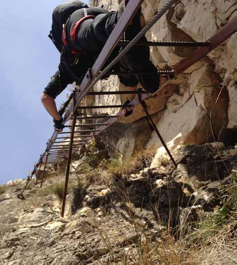 sabato 13 aprile Via Ferrata Gerardo Sega - EEA Ferrata molto particolare in quanto la si raggiunge dopo un lungo e ripido sentiero in mezzo al bosco per cui a tutto si pensa tranne al fatto di poter